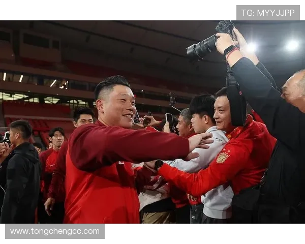 上海足球队的蜕变之旅:从传统强队到现代化足球俱乐部的探索与挑战 上海足球队的蜕变之旅:从传统强队到现代化足球俱乐部的探索与挑战